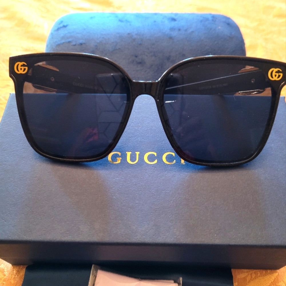 Gucci Black Oversized Sunglasses